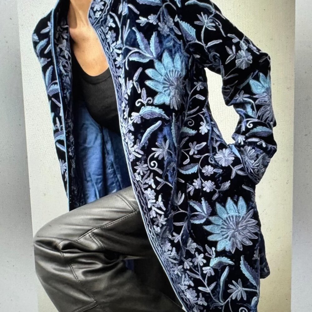 Beautiful Soft Surrounding Heavily Embroidered Navy Velvet Mugal Jacket. Size XL - Picture 2 of 11
